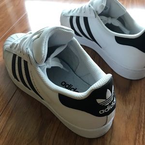 ADIDAS Superstars